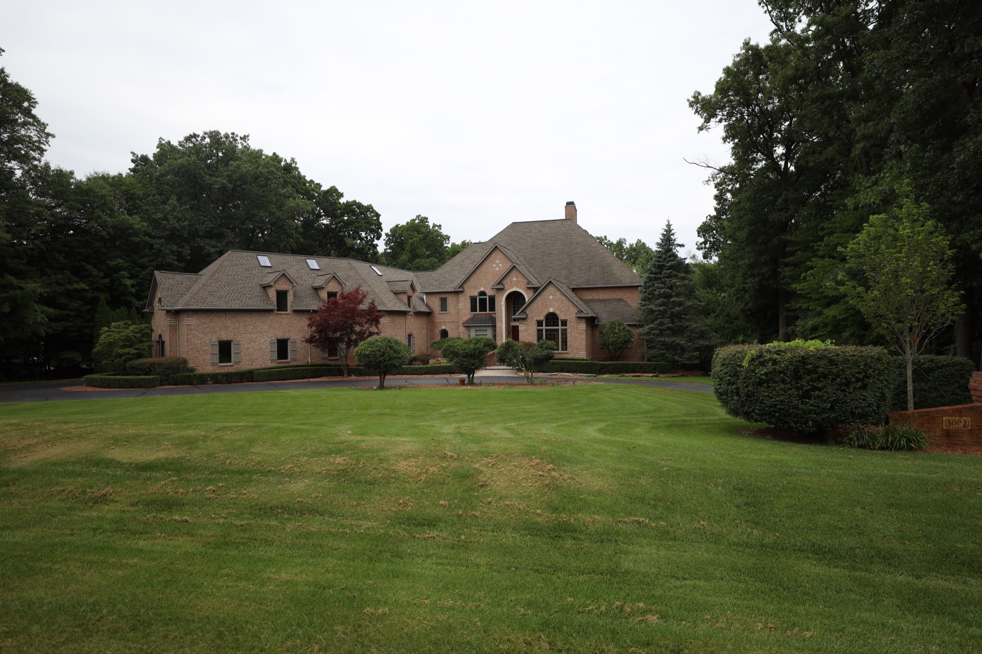 Original camera preview of the same home's exterior beneath an overcast sky